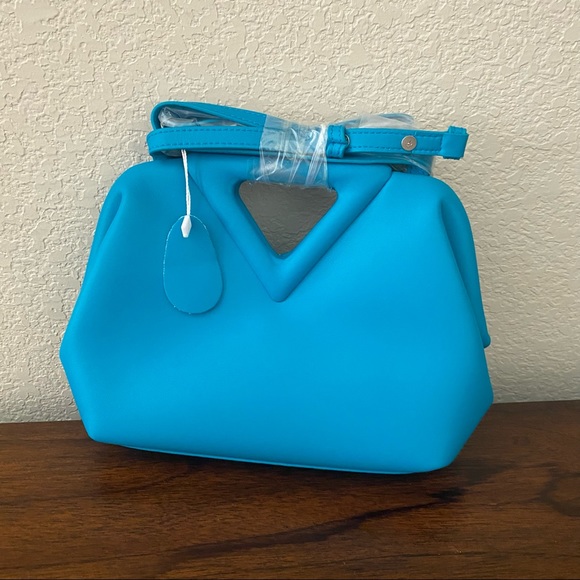 Robin Blue Geometric Structured Gathered POINT Triangle Crossbody Clutch | B2 - Picture 1 of 8